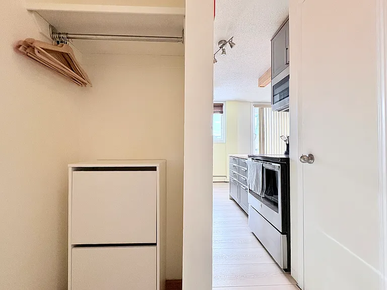 313 20th Ave SW #402 — Photo 36