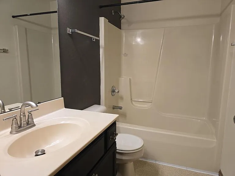 808-810 Harney Ave #810 — Photo 17