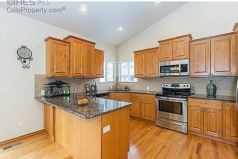 4th image of 362 Saratoga Way