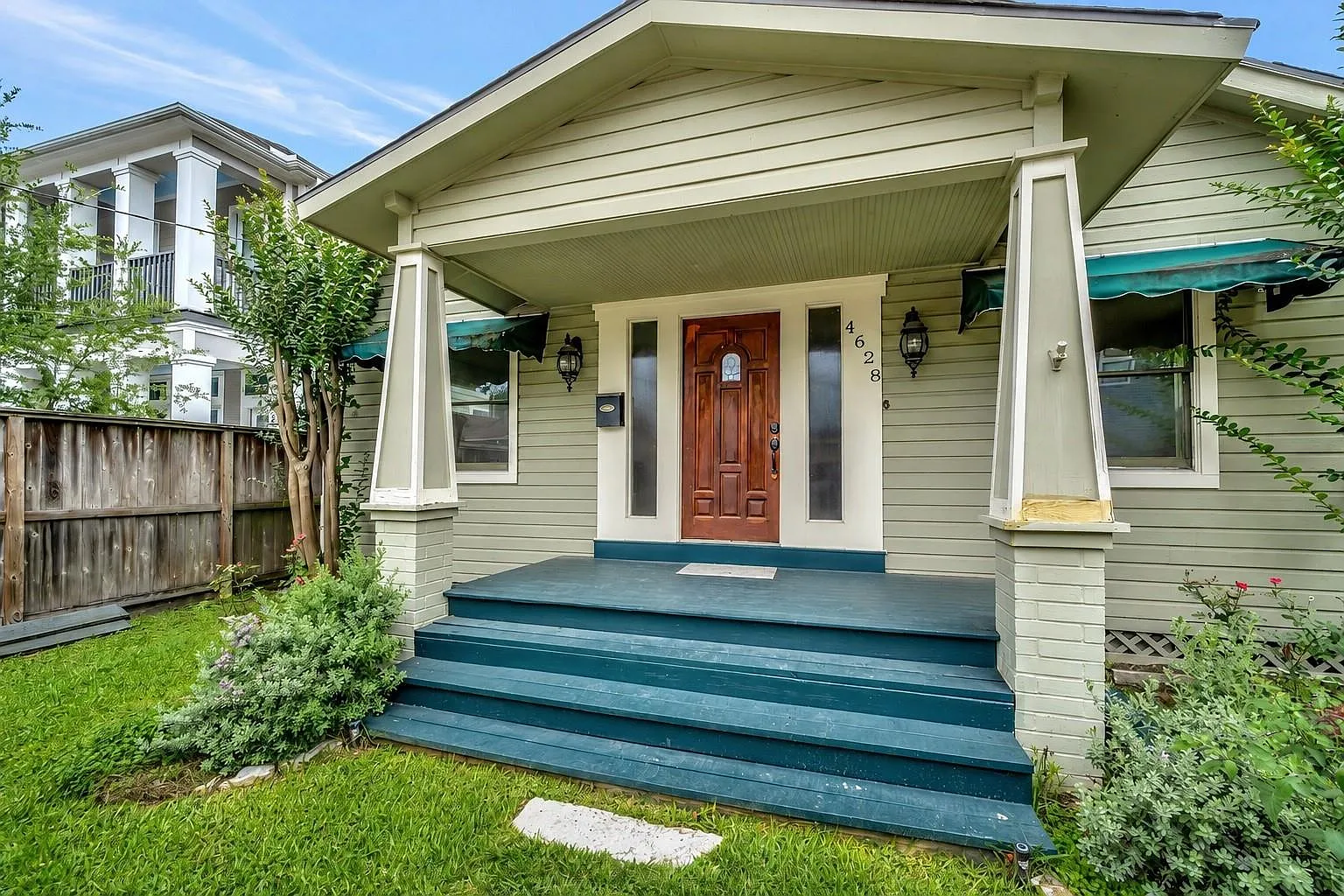 3 bed, 2.0 bath, 1302 sqft, $3,300 — Photo 1