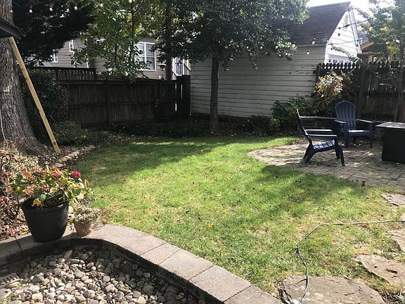 5th image of 1219 N Taylor St