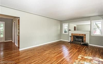 3rd image of 3903 Navaho St SW