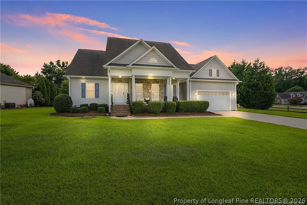 3 bed, 2.0 bath, 2265 sqft, $2,400 — Photo 1