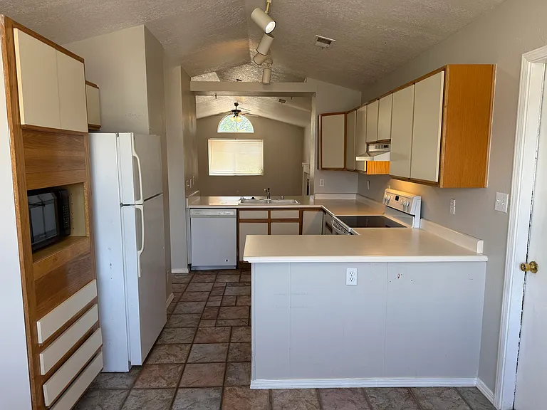 7328 Pechora Dr NE — Photo 5