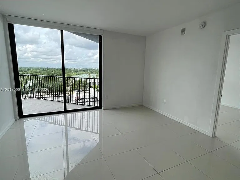 5300 Paseo Dr #604 — Photo 4