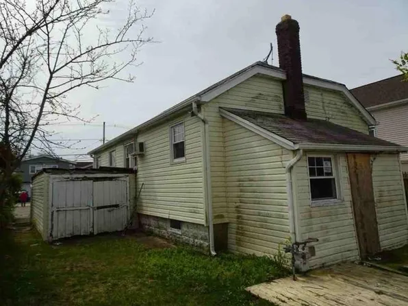 31 E Bedell St, Freeport, NY 11520