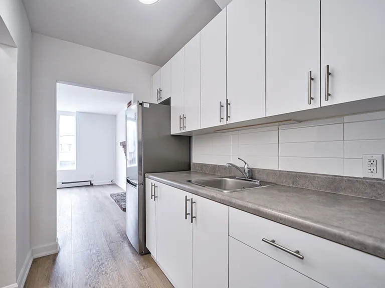 1046 Bathurst St — Photo 21