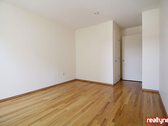 4th image of 464 Carlton Ave #2