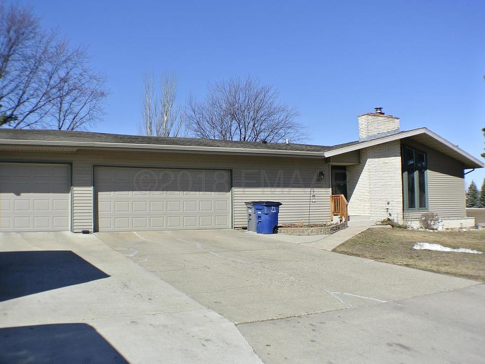 1st image of 2621 Fairway Dr