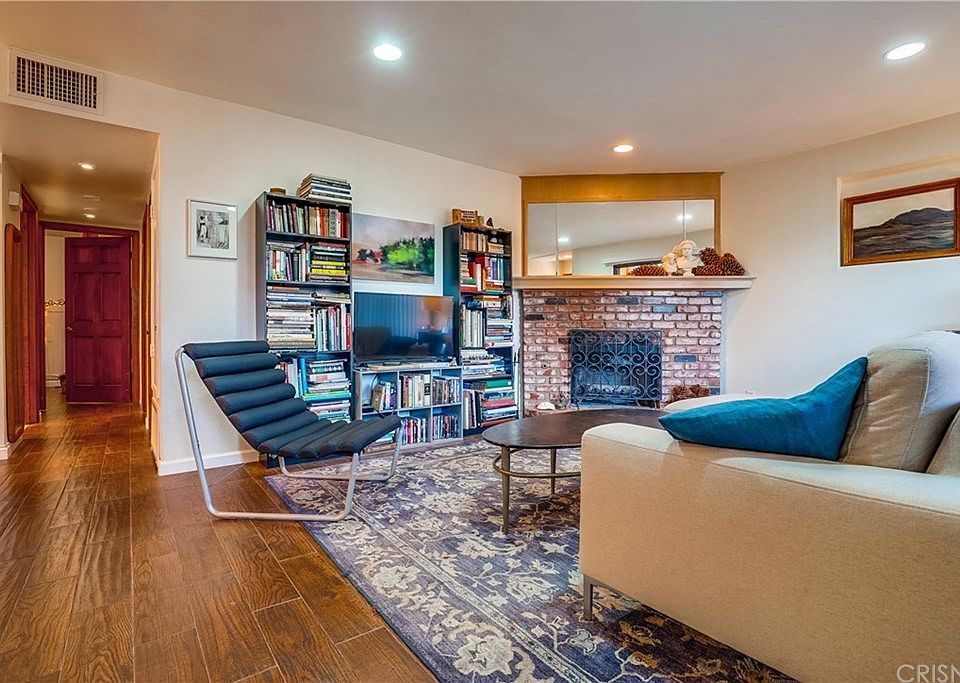 1st image of 7301 Balboa Blvd Unit 9