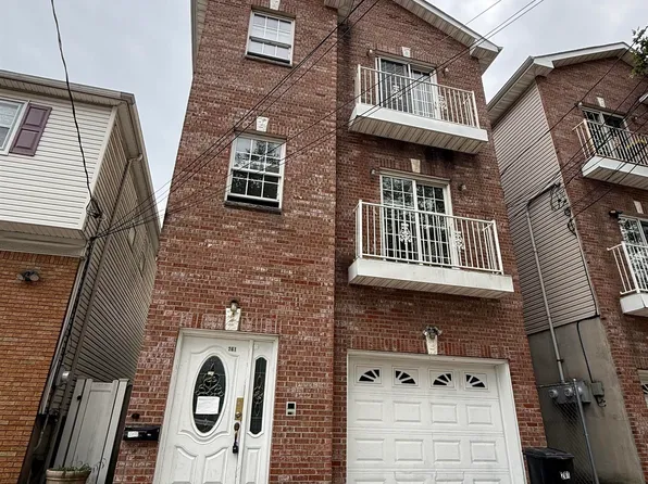 261 Lexington Avenue image 1 of 9
