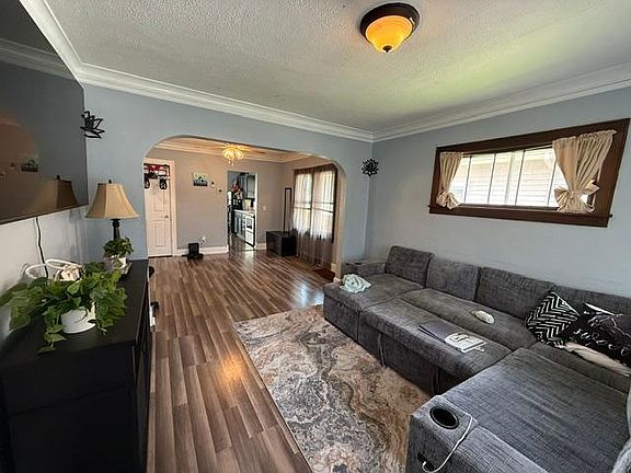3rd image of 987 Lawson Ave E