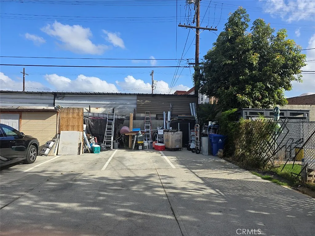 2 bed, 1.0 bath, 700 sqft, $2,400 — Photo 3
