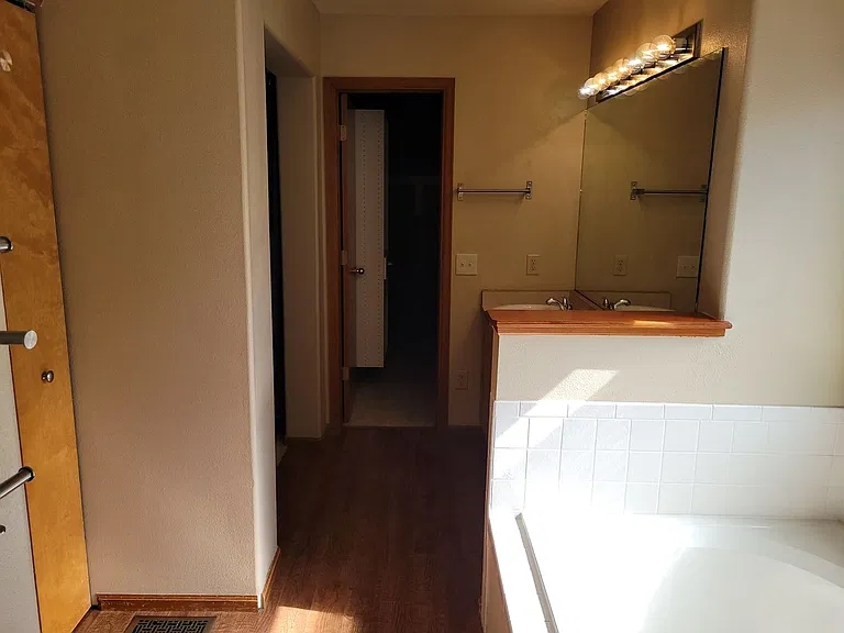 305 Holbrook St — Photo 17