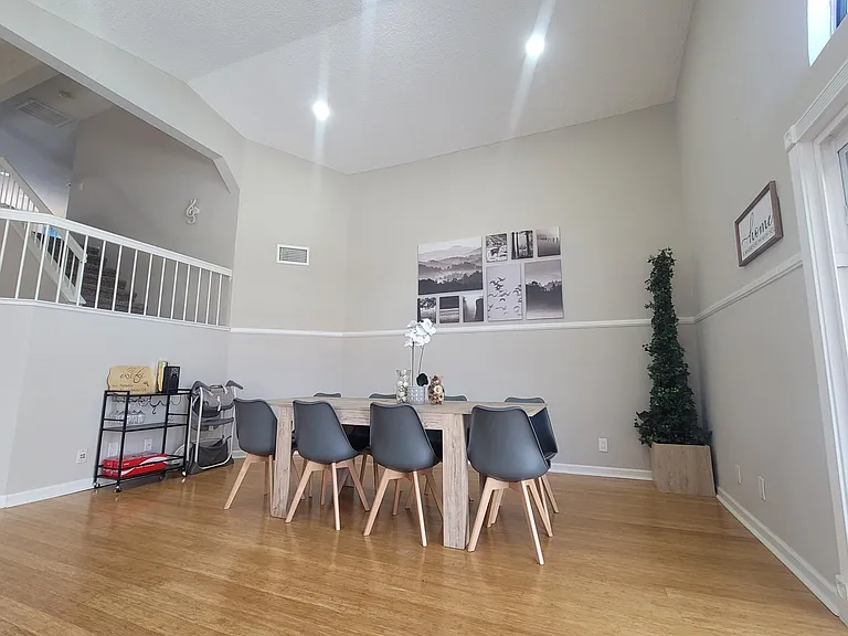Agustine Cir — Photo 5