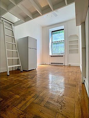 2nd image of 17 W 76th St APT 4A