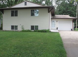 2033 Beck St, Manhattan, KS 66502