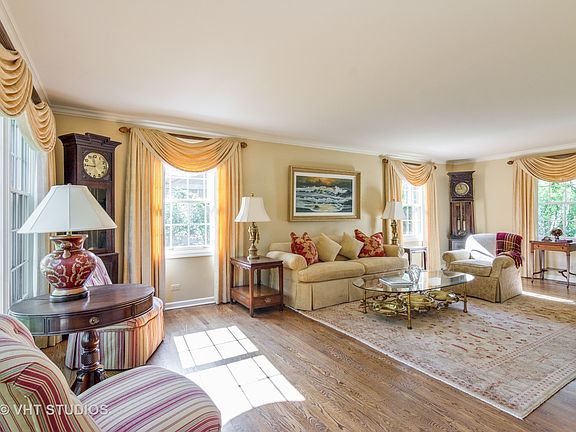 4th image of 3715 Russett Ln