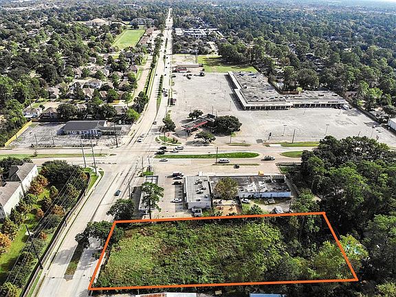 West-to-East view of the lot showing commercial areas with Pinemont running East into North Shepard.