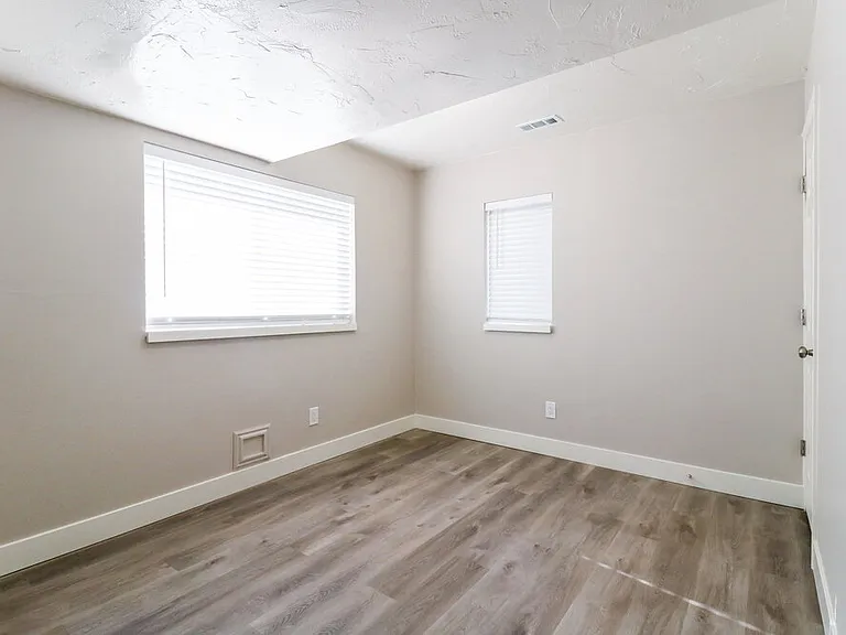 399 W 2325 N — Photo 13