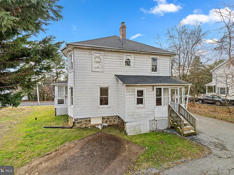 8904 Church Ln — Photo 37
