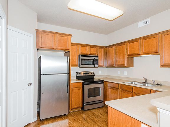 3rd image of 440 Madison Ave #3