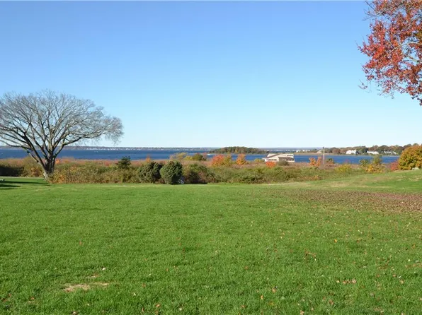 21 Seabreeze Ln #21, Bristol, RI 02809