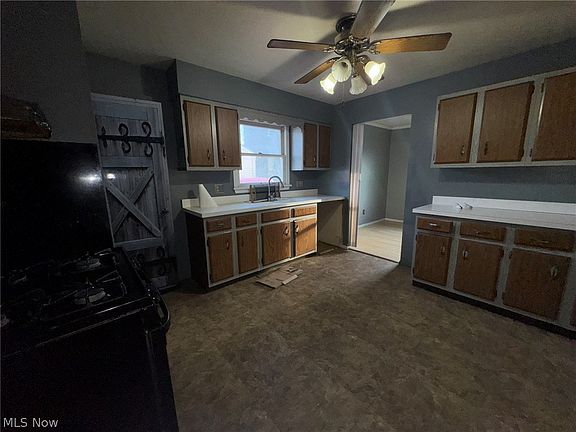 5th image of 581 E 332nd St
