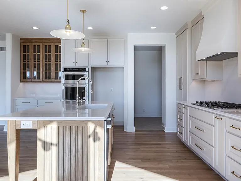 21911 Parkview Dr — Photo 21
