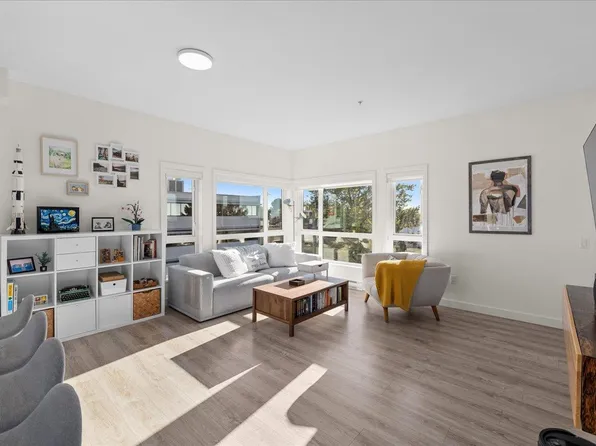 610 Brantford St #402, New Westminster, BC V3M 1W7