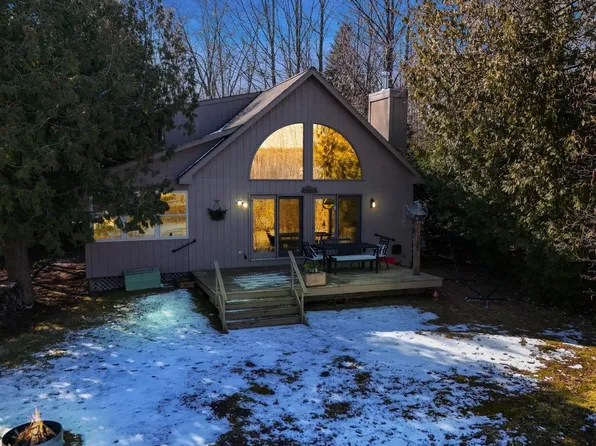 308 W Main St, Lake Leelanau, MI 49653