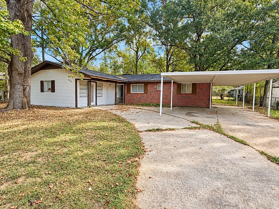 2920 Kentwood Dr