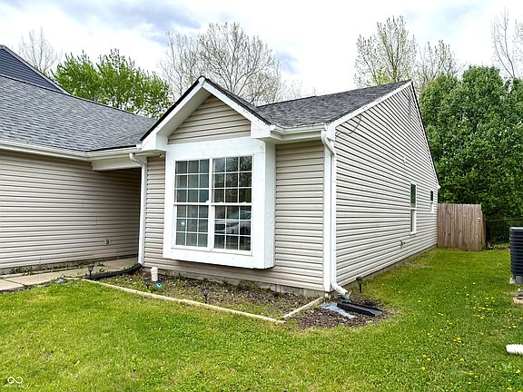 4th image of 6027 Lakeside Manor Ave