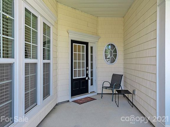 3rd image of 1061 Mesa Verde Dr