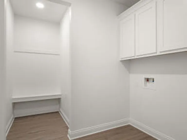 1281 Miller St — Photo 10