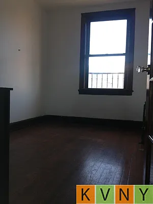 Rented by KVNY Soho | media 27