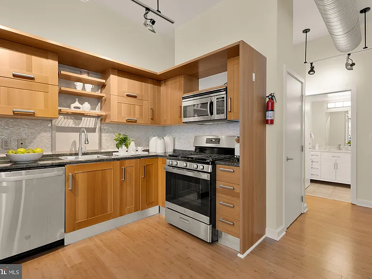 1390 V St NW #203 — Photo 7