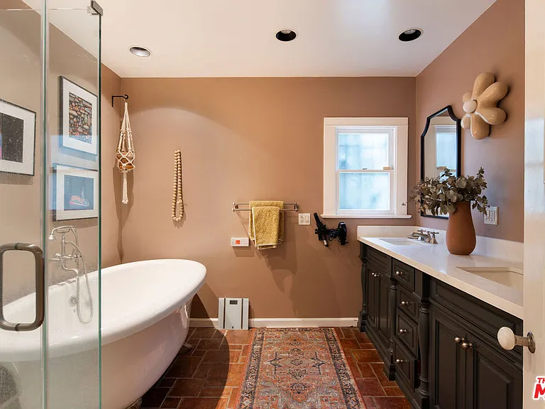 127 N Gower St — Photo 20