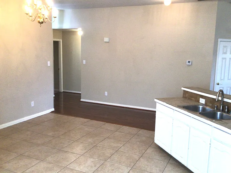 1208 Marchant Pl — Photo 5