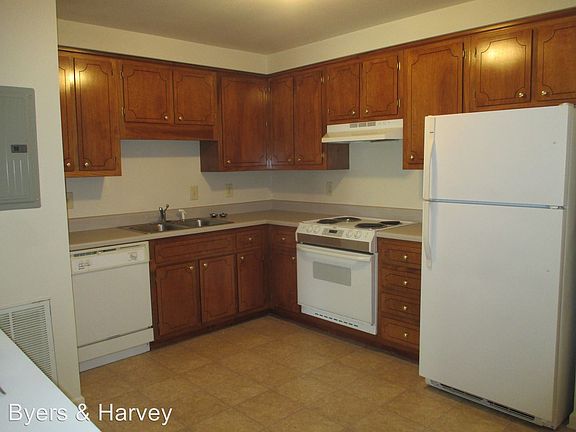 3rd image of 1891 Waters Edge Dr APT A