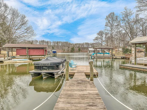 2300 Buccaneer Rd, Goodview, VA 24095
