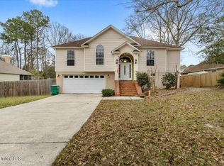 1912 Winwood Dr, Gautier, MS 39553