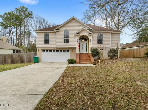 1912 Winwood Dr, Gautier, MS 39553