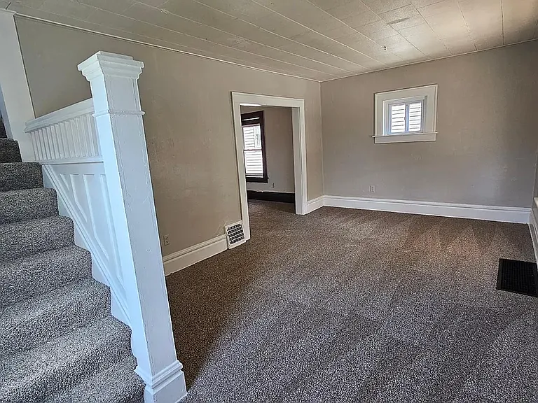 305 Cole Ave — Photo 2