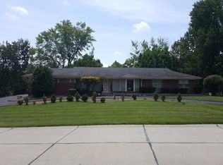 11724 Lakeshore Dr, Saint Louis, MO 63141