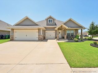 2401 Ryder Dr, Yukon, OK 73099