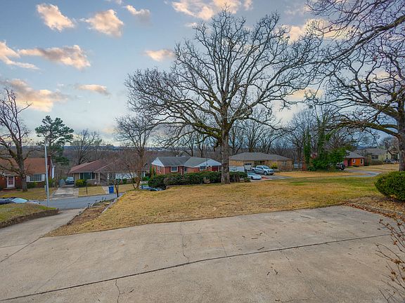 4th image of 1405 Skyline Dr