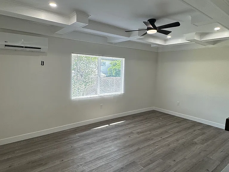 243 N Park View St #243 — Photo 6