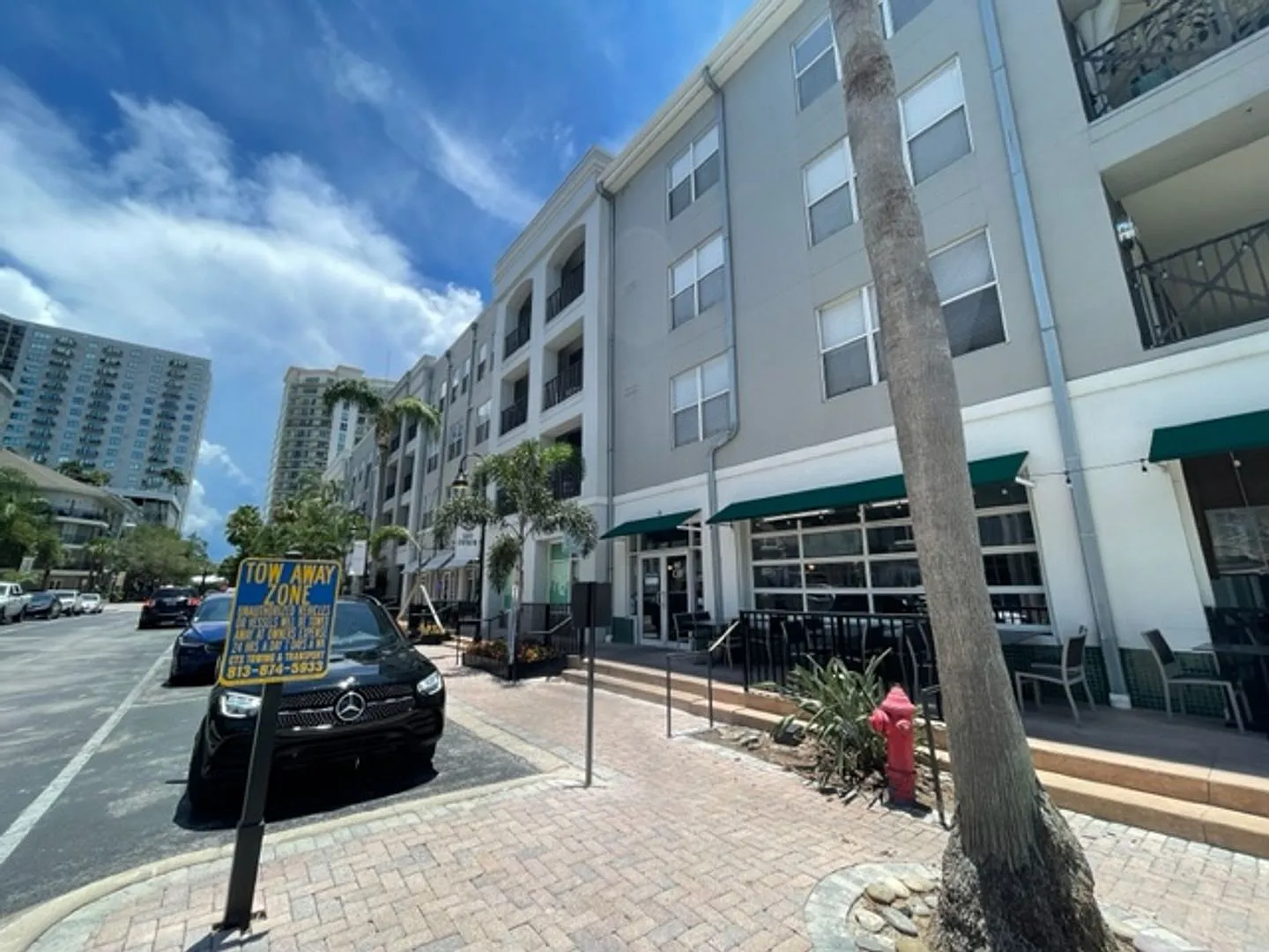 Must See! 2/2 Condo On Harbour Island, Courtyard View! — Photo 3