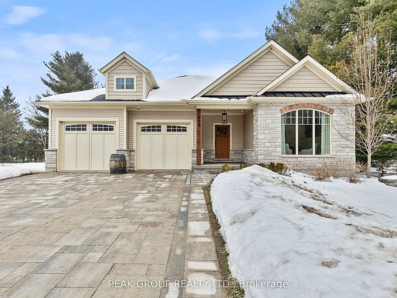 2nd image of 689 Canboro Rd